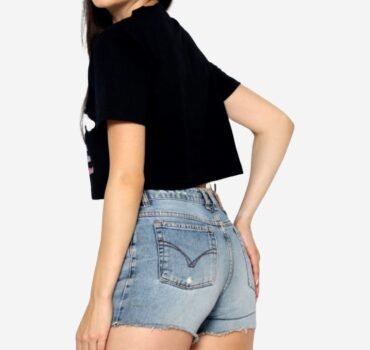 Jisoo –  Cropped T-shirt
